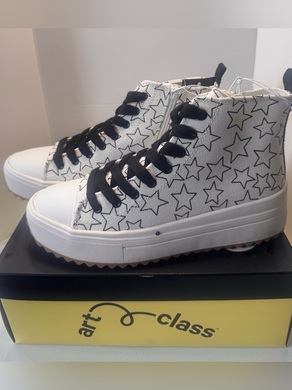 Art Class Girls Size 5 Star High Top Platform Sneakers NWT